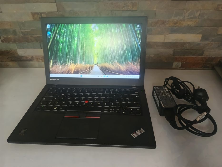 Portátil Lenovo X250 / 8GB RAM / SSD 256GB