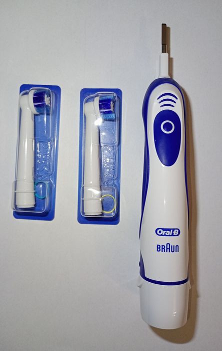 Зубная щетка oral b DB4 + насадки