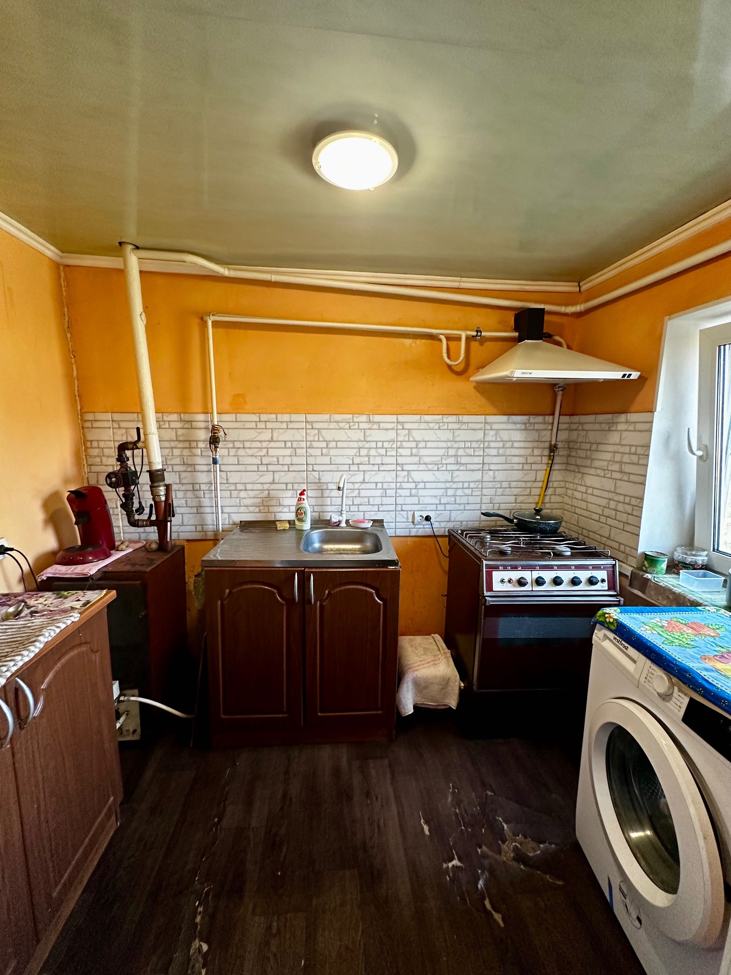 2 будинки на одному подвірʼї  / Гребінки
