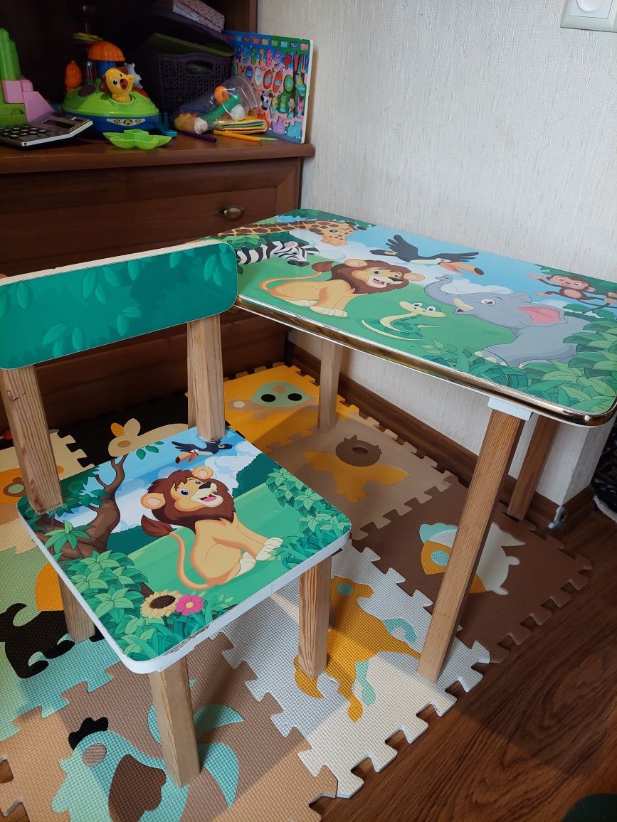 ТЕРМІНОВО Продам дитячий  столик  і стільчик
