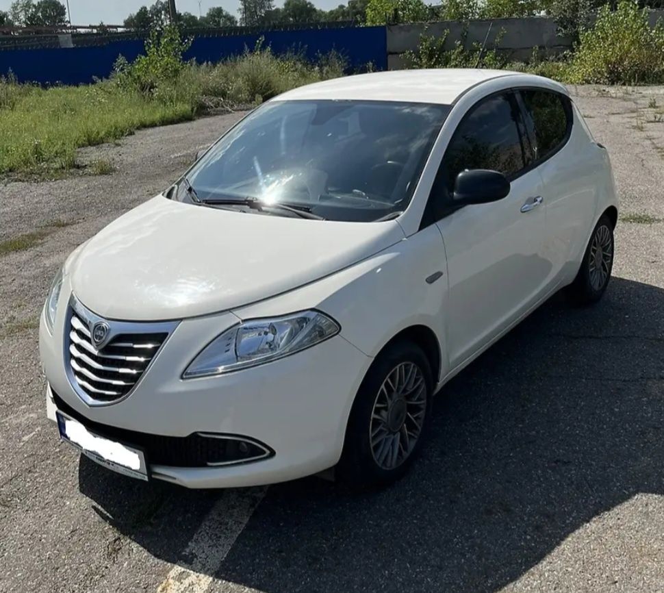 Lancia Ypsilon официальный авто пробег 68000