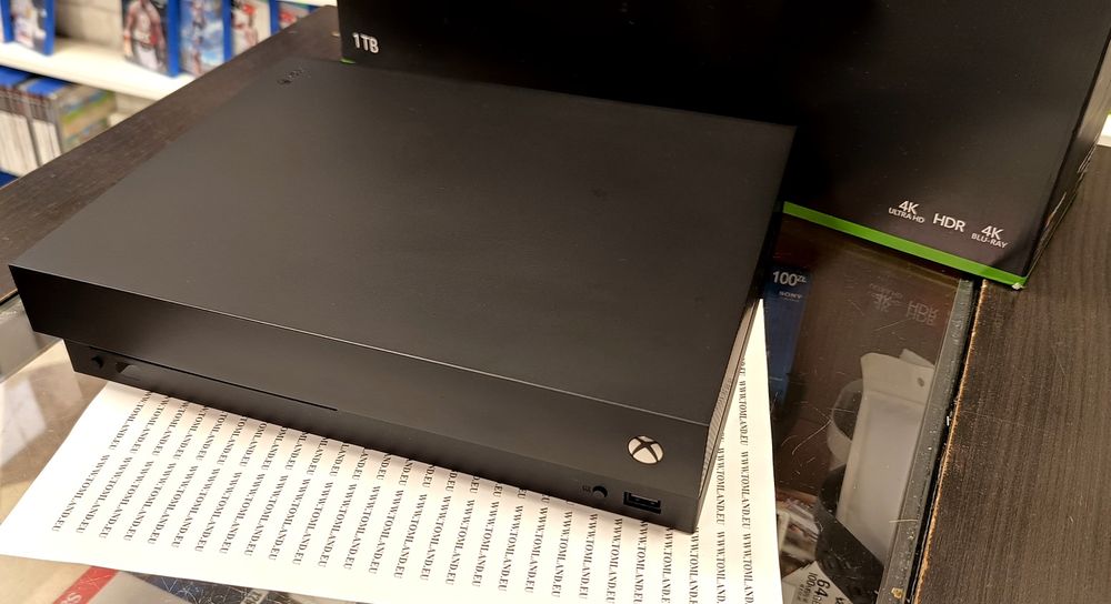 Konsola Xbox One X 1TB uszkodzony