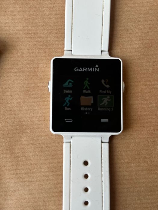 Garmin vívoactive (першого покоління) — фітнес-годинник з GPS