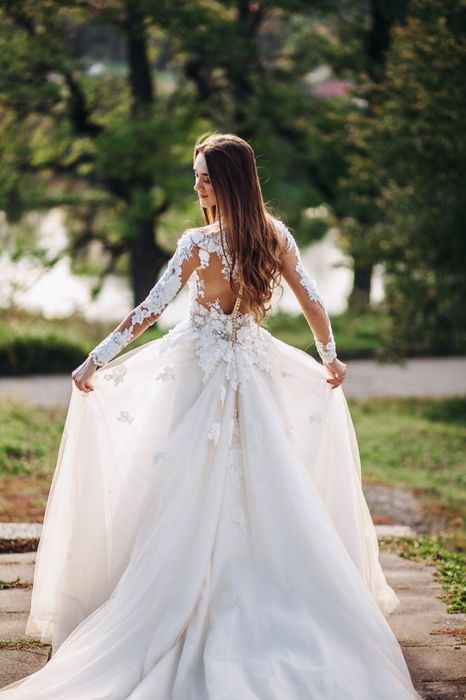 Весільна сукня