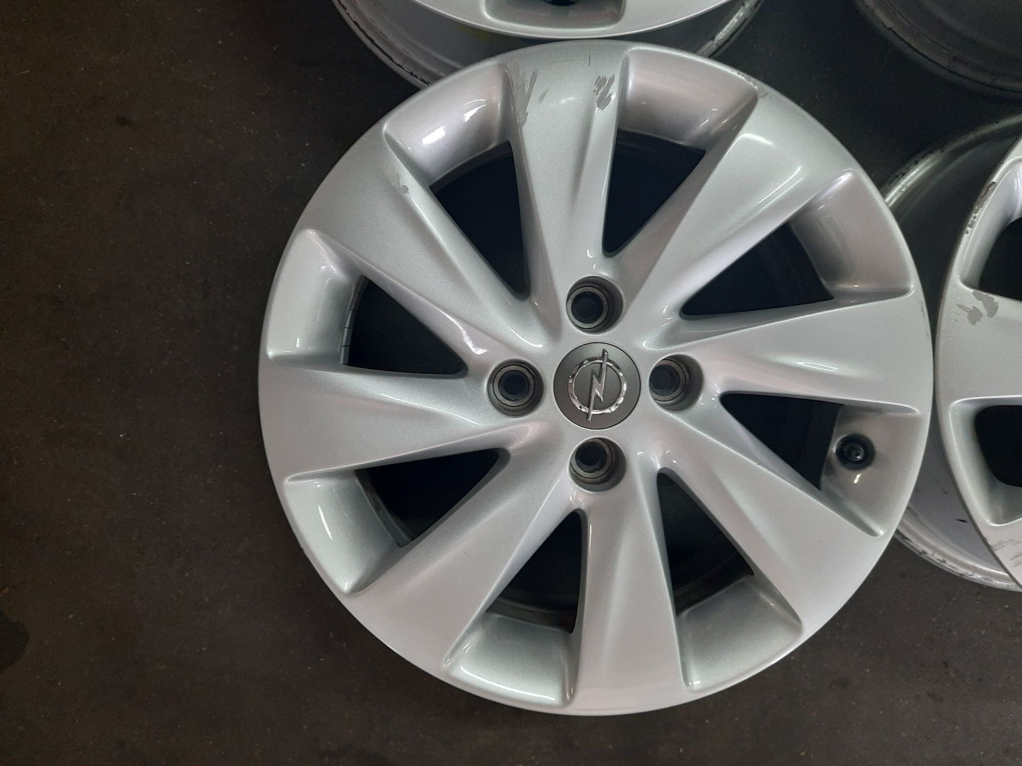 (050) Felgi 15" 4x100 ET 39 6j - Opel