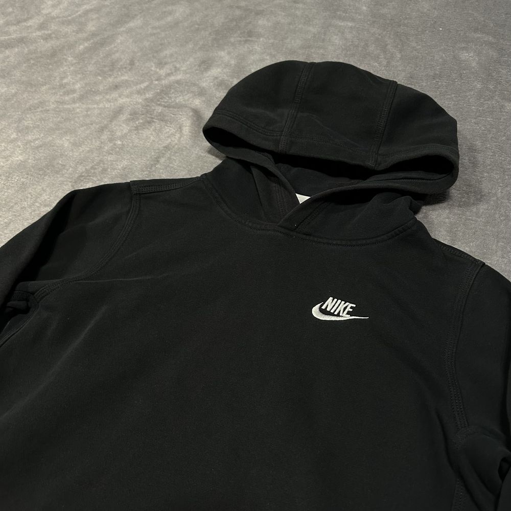 Bluza Nike czarna mini logo haft swoosh hoodie