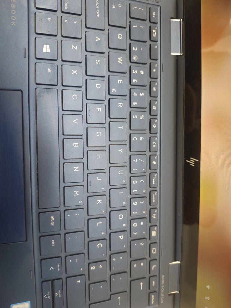 Portátil HP Dragonfly i5-8265U