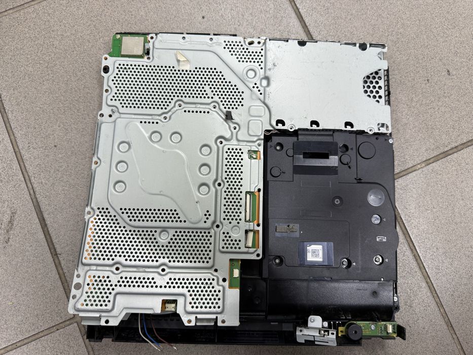 PlayStation 4 PS4 Slim uszkodzona zwloki