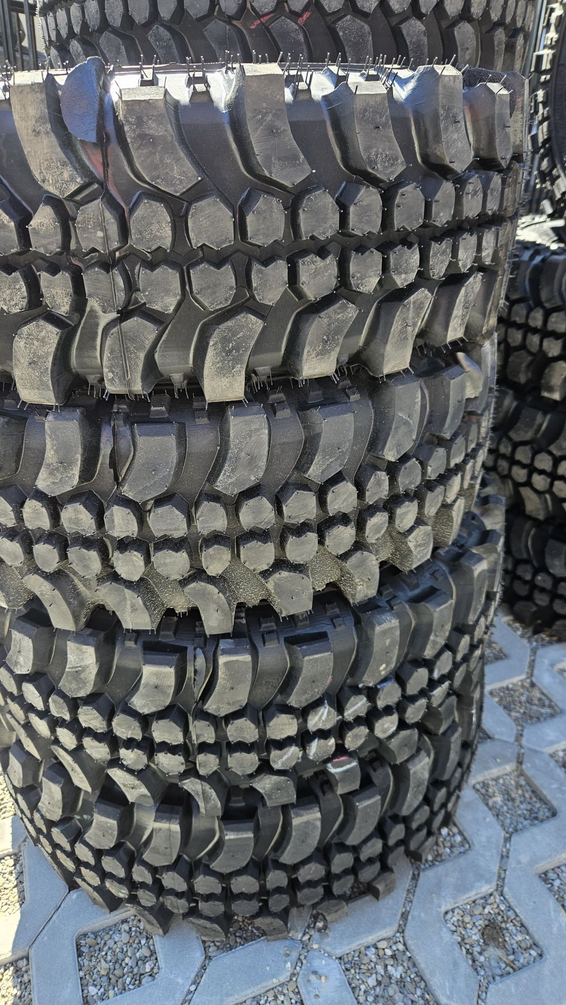 235/70R15 Simex Trekker gatII terenowe