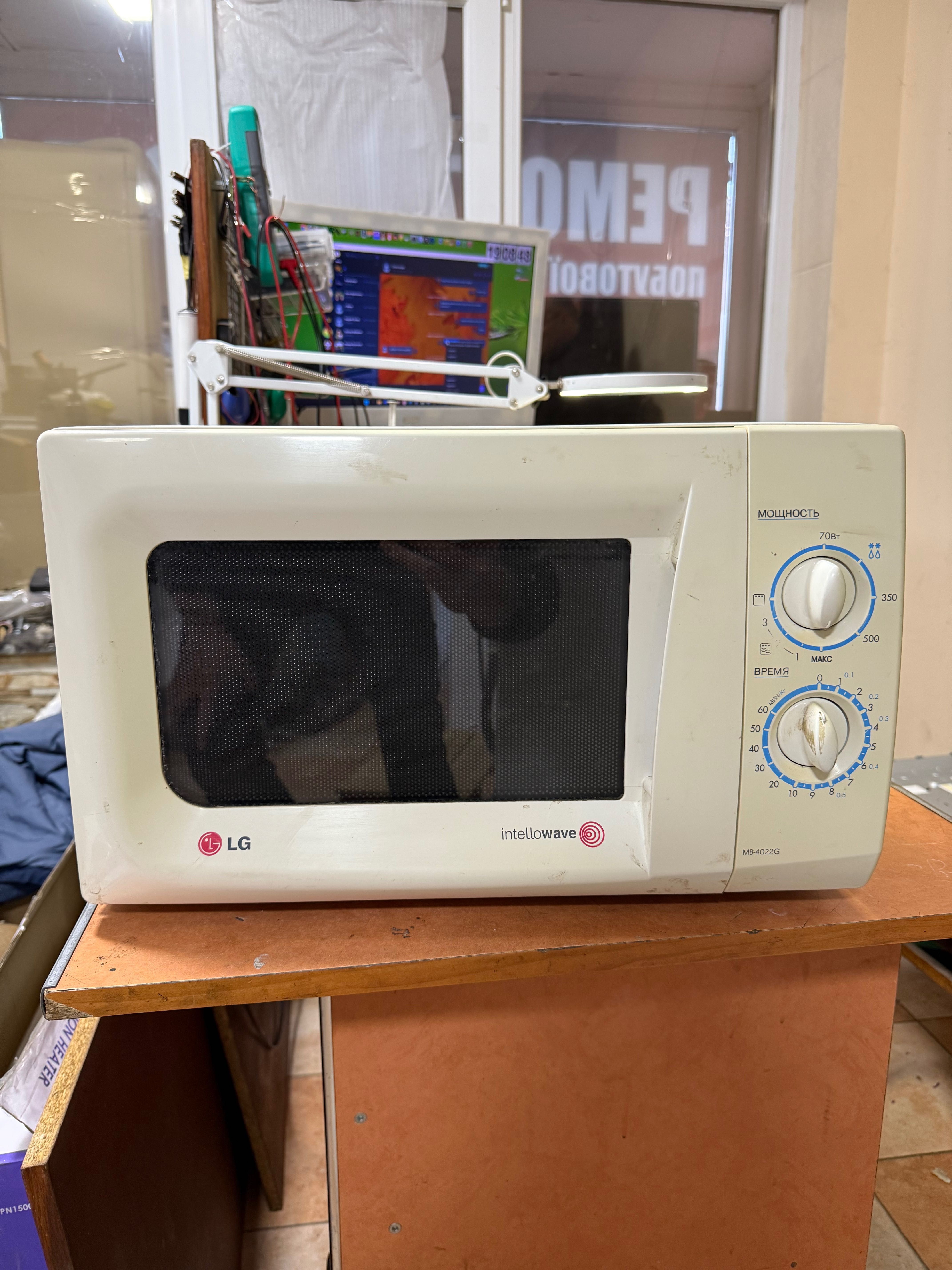Продам мікрохвильову піч LG