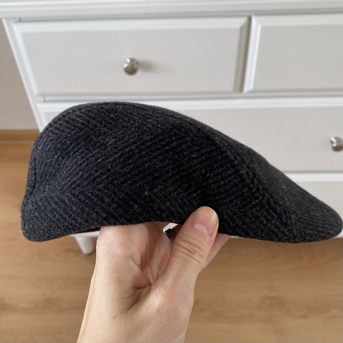 męski czarny kaszkiet w jodełkę