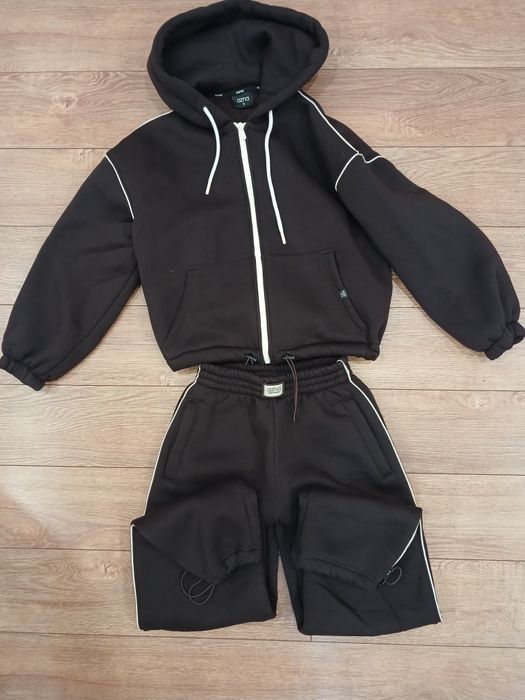 Жіночий костюм, azna.