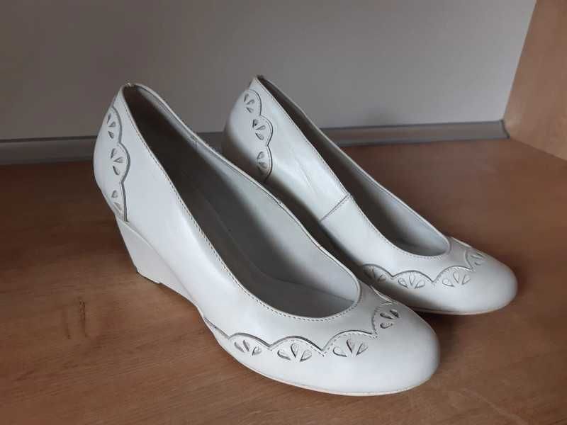 Buty ślubne góralskie białe boho folk na koturnie skórzane 39 40
