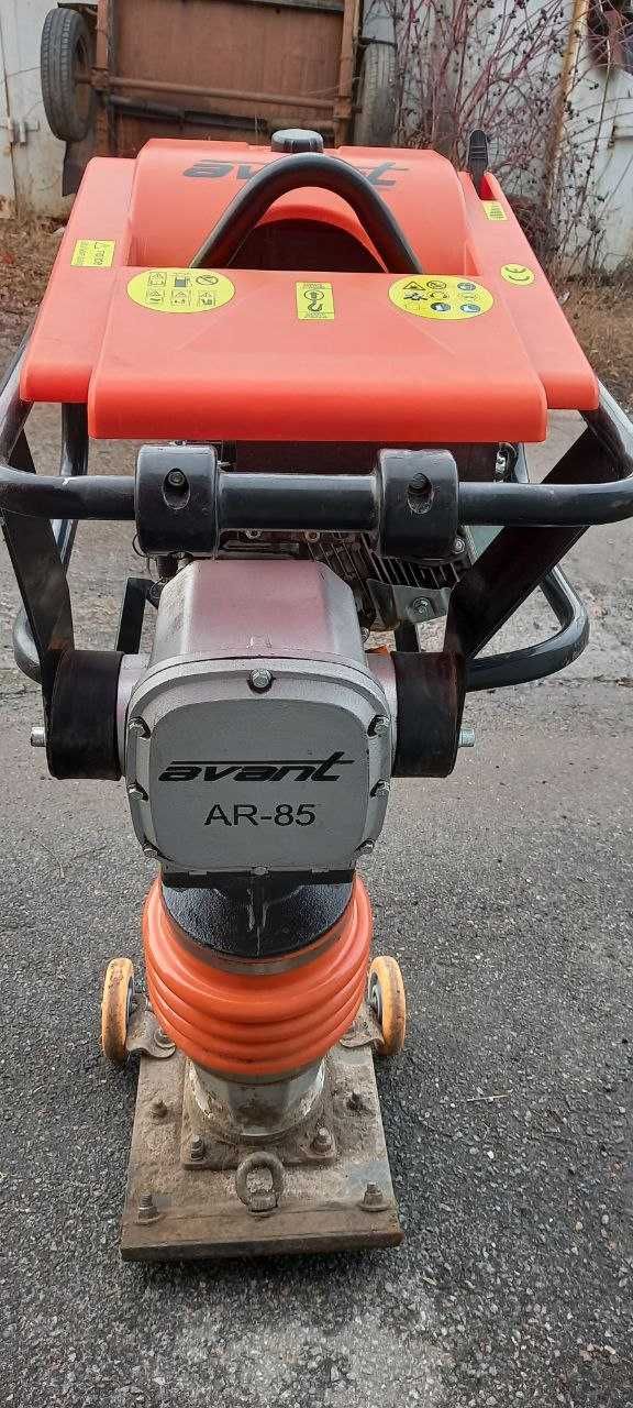 Продам вибротрамбовку, практически новая, Avant AR-85.