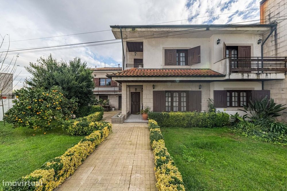 Moradia bifamiliar T4+2 Merelim S Paio