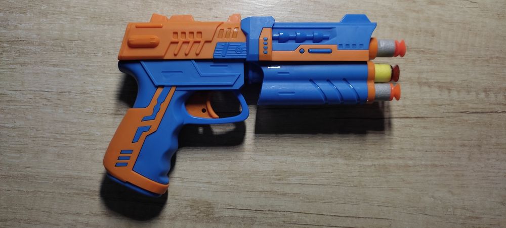 Игрушка пистолет