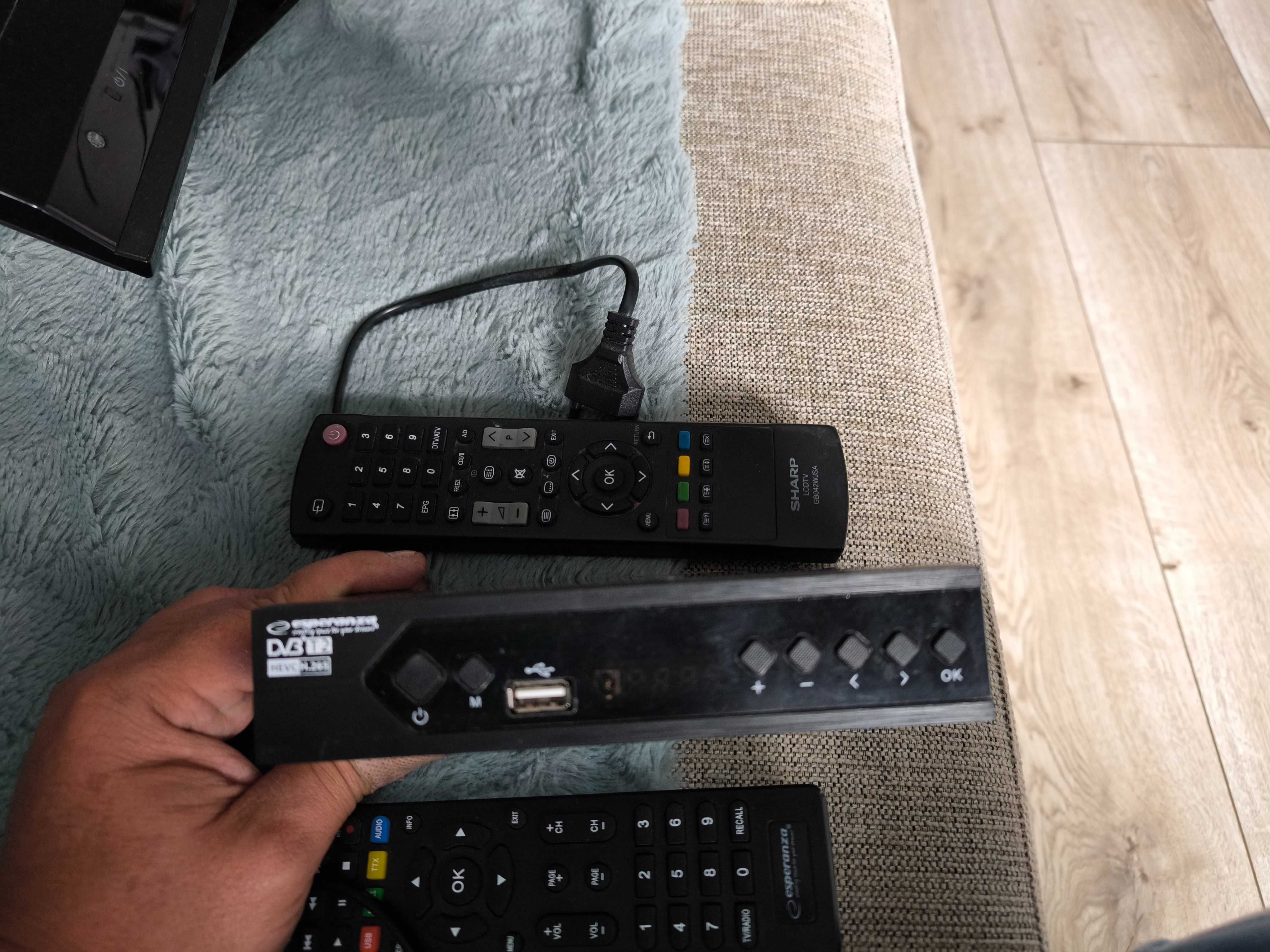 LED TV  sharp 32 cale +  idealny np na działkę / sypialni