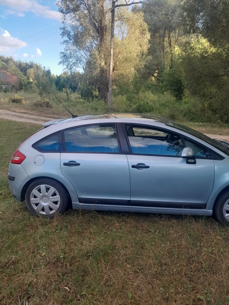 Продам гарне сімейне авто