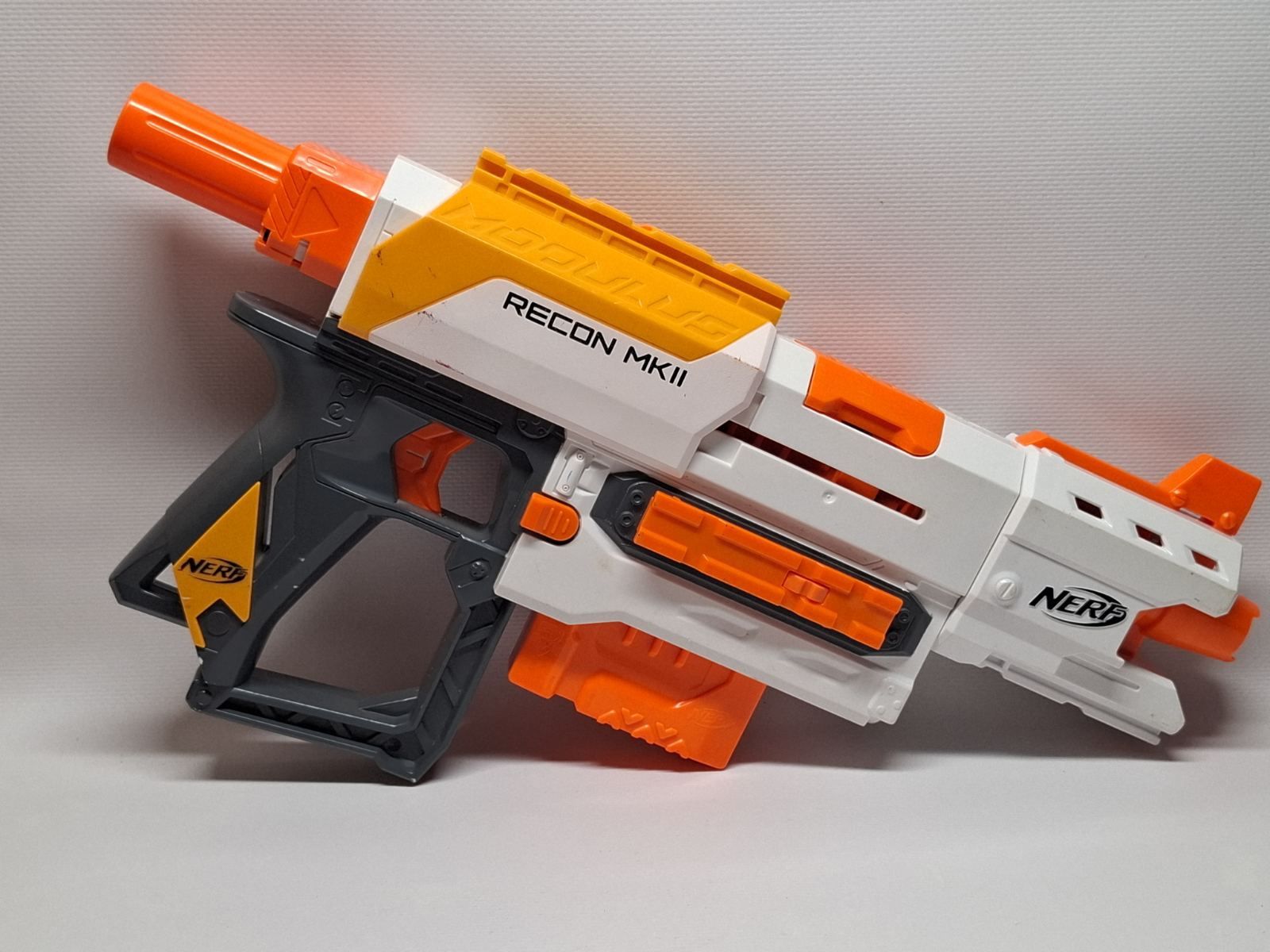 Бластеры Nerf и wonder woman