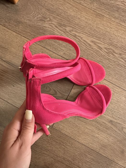 Босоніжки жіночі