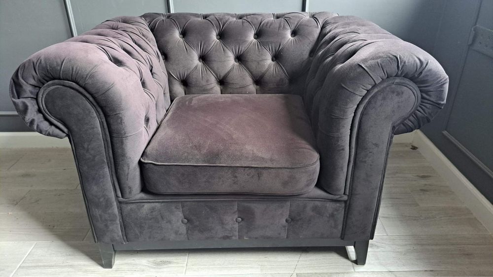 Fotel Chesterfield Max czarny pikowany glamour