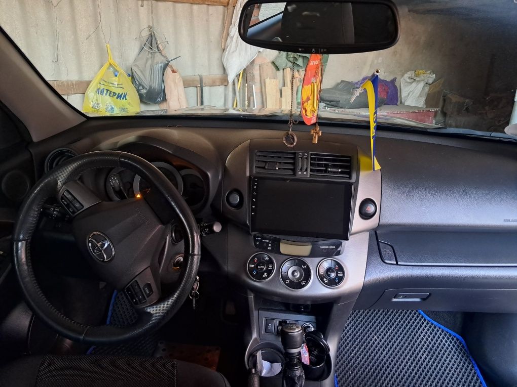 Авто RAV4 Toyota