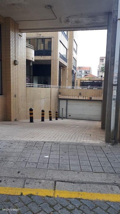 Lugar de Garagem para arrendamento na Constituição