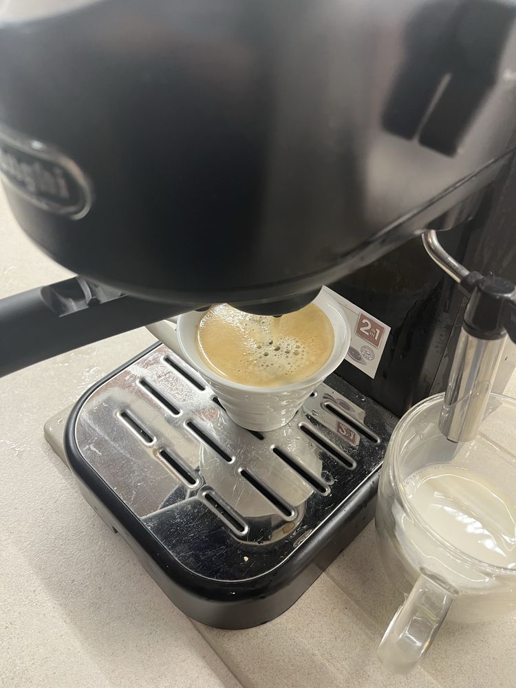 Expres do kawy Delonghi cisnieniowy czarny