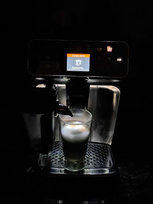 Ekspres Philips 5400 series LatteGo podświetlenie kolorowe menu