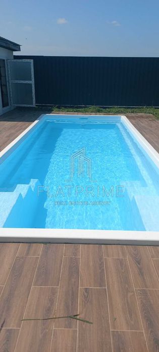 Продам новий будинок з басейном у котеджному містечку "Міжріччя"