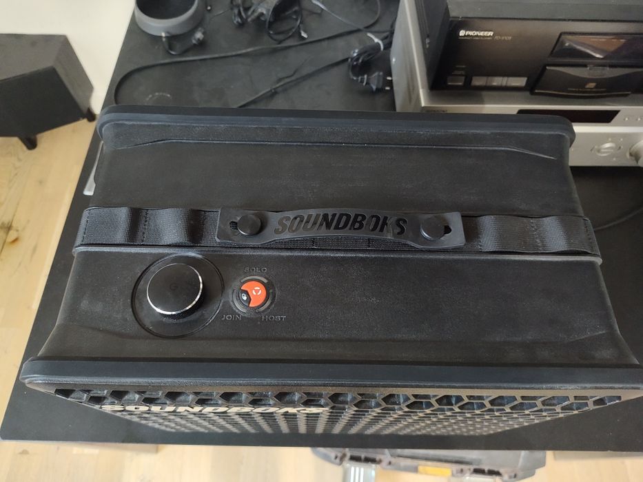 Soundboks Go z baterią i ładowarką