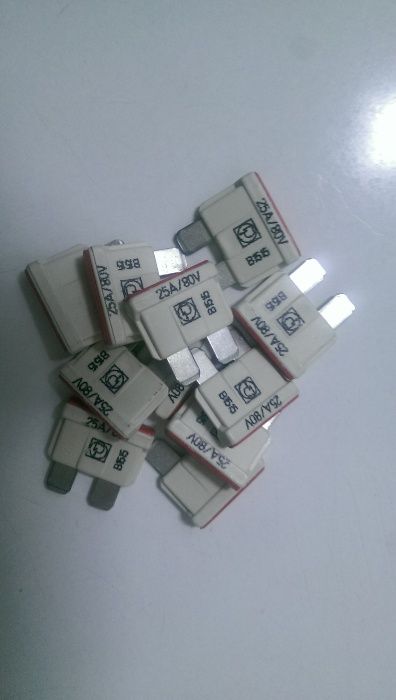 Fusíveis 5A/80V + 10A/80V + 25A/80V novos.