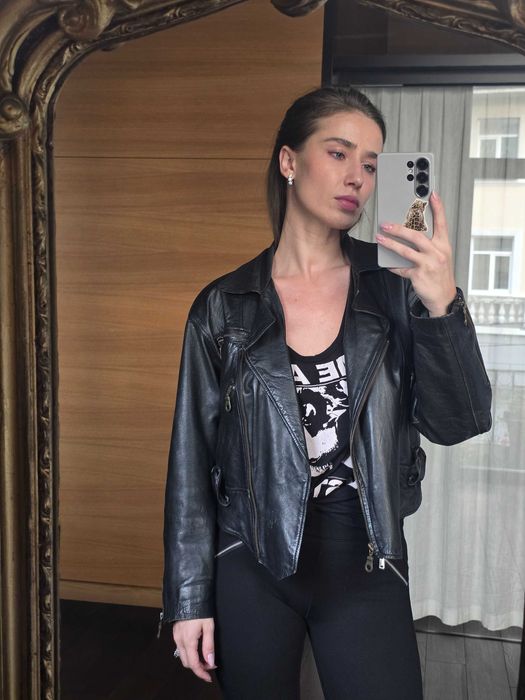 Стильна вінтажна косуха з натуральної шкіри жіноча чорна приталена