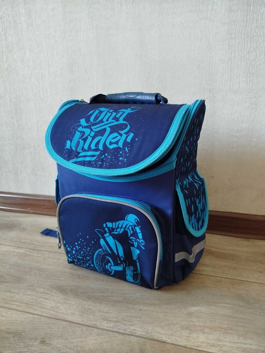 Рюкзак школьный.(портфель).