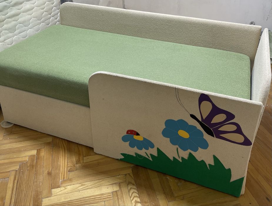 Дитяче ліжечко з бортиком