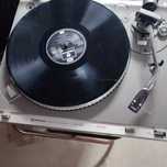 Sprzedam gramofon Hitachi