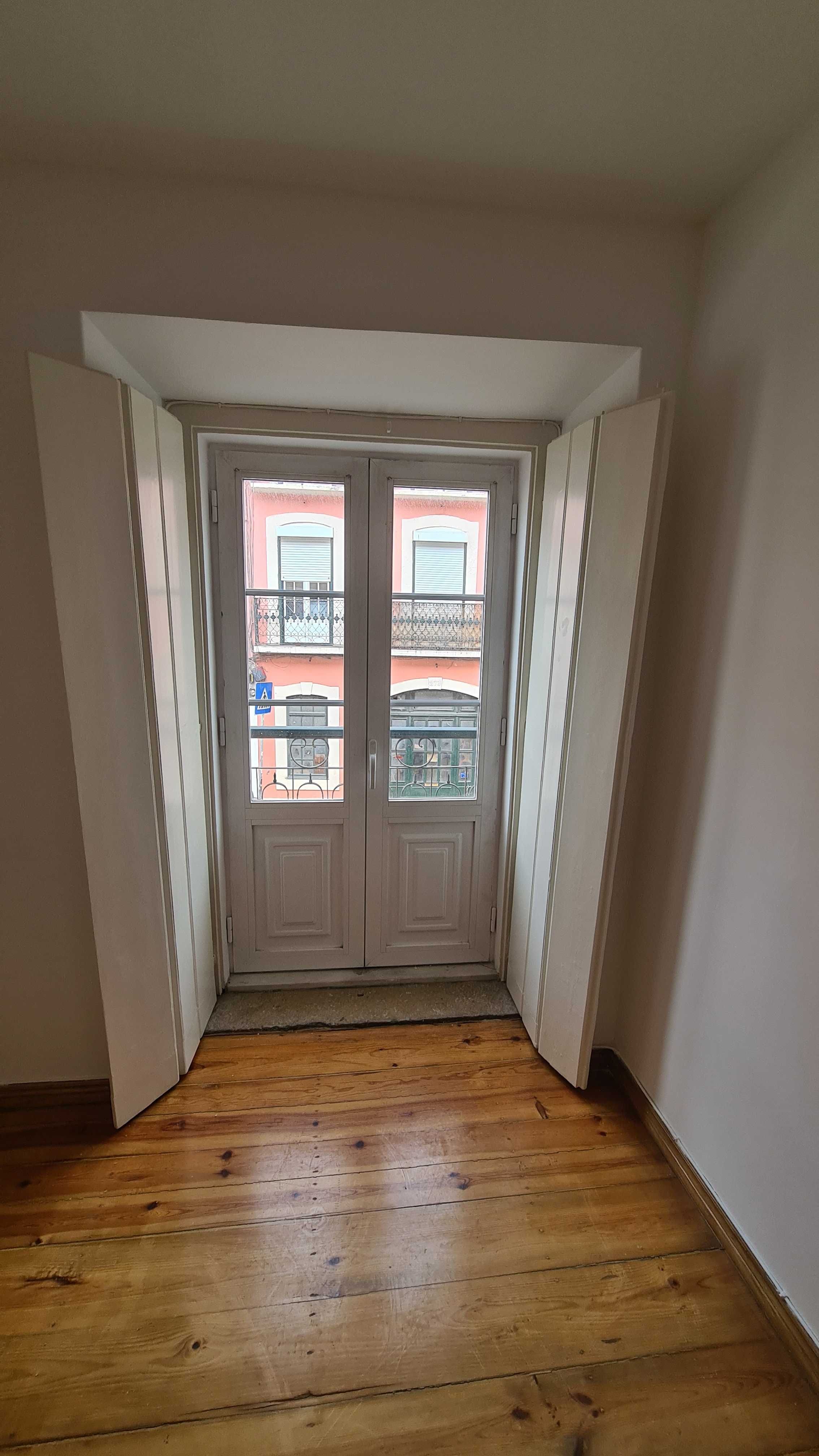 T2, 1º Andar, 50m2, na Rua de São Bento