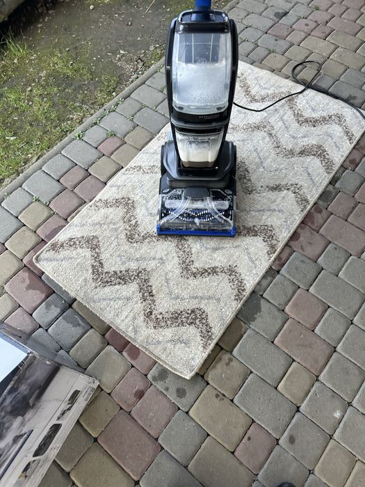 Миючий пилосос для коврів Bissell 3670N