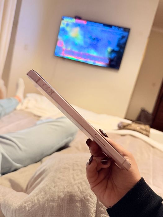 Iphone 15 plus rosa com marcas uso