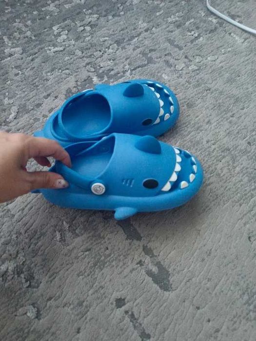 Buty rekinki niebieskie