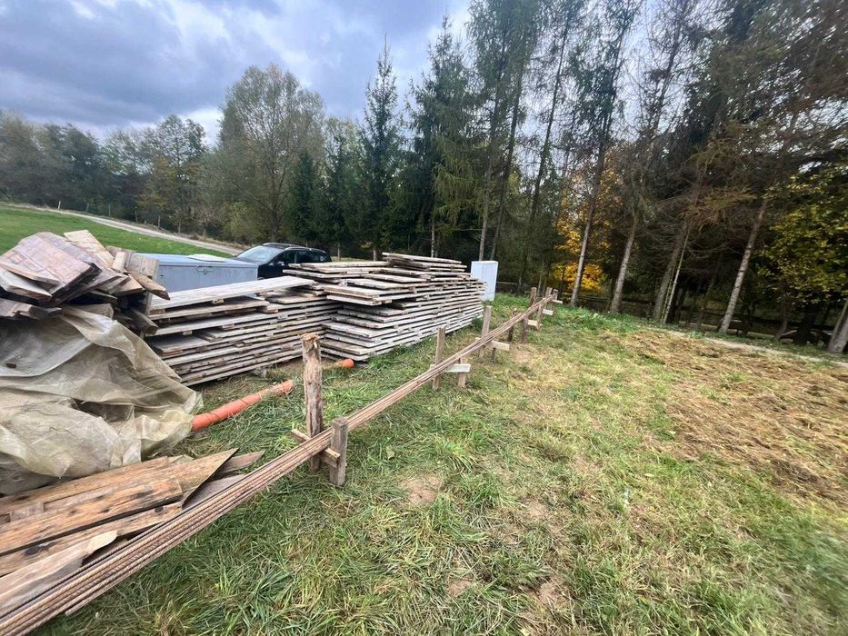 Deski szalunkowe stemple drewniane płyty strop fundament