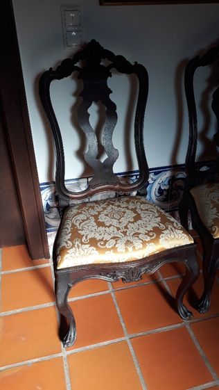 Par de Cadeiras D.José séc XVIII em pau santo