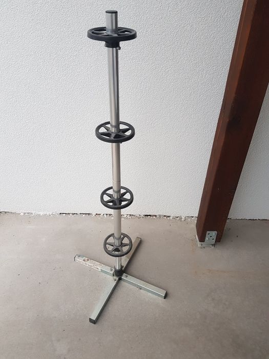 Stojak na koła samochodowe