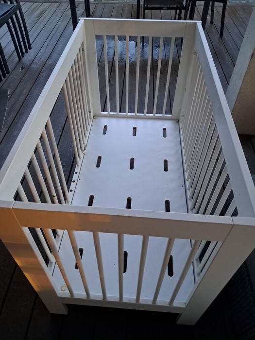 Oddam soliidne łóżeczko