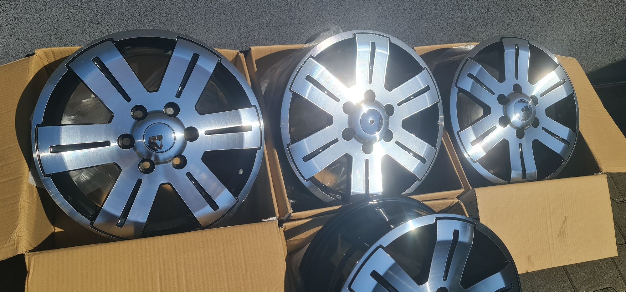 "16 6x125 IVECO NOWE