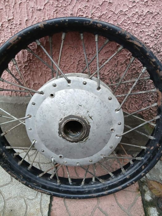 Диск  мотоц. Мт/дніпро  3.75-19 -відмінний  стан