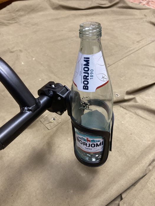 Крепление для бутылки стакана на коляску