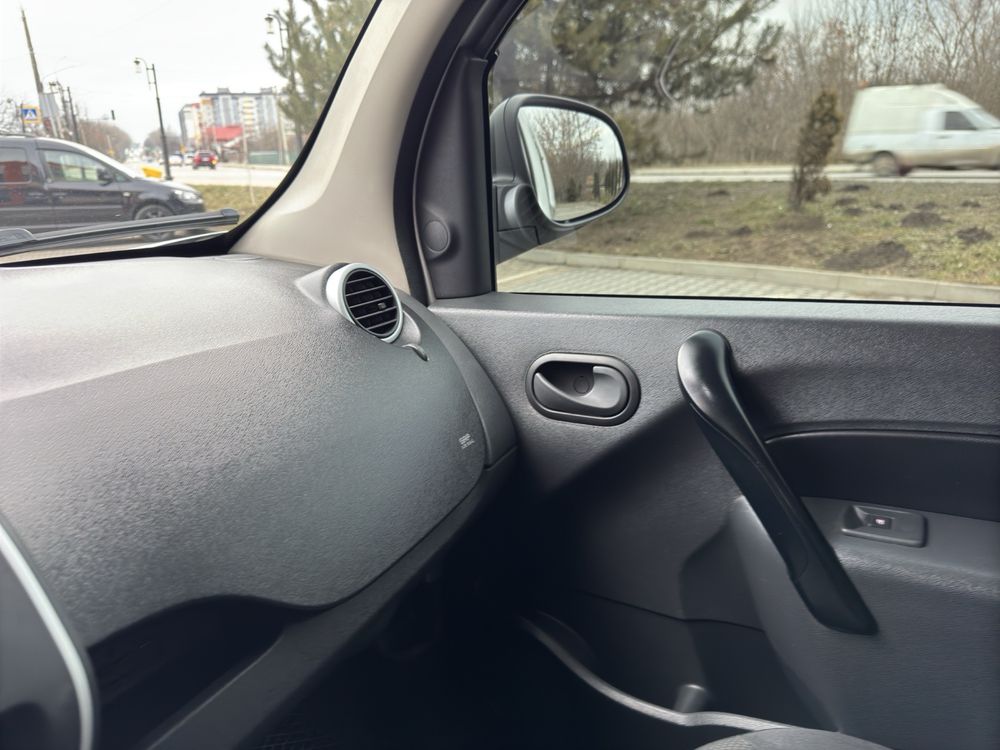 Продам RENAULT KANGOO  Z.E. 22 (60к.с.) Maxi