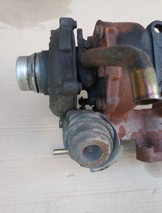 На Ford Focus MK1 Форд Фокус, Connect 1.8 дизель, турбіна.