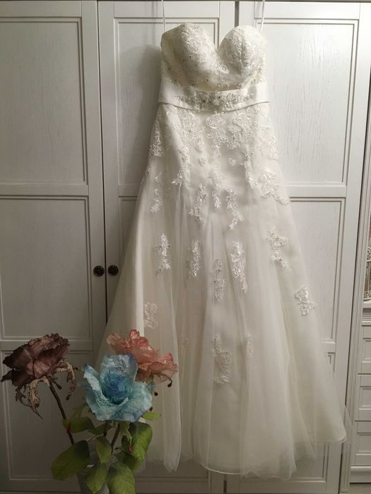 Весільна розкішна біла сукня